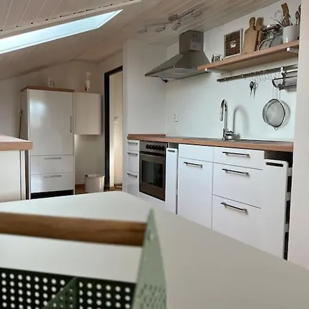 شقة Dachgeschosswohnung In *