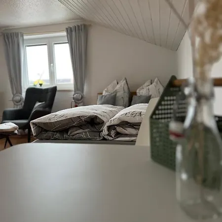 Dachgeschosswohnung In شقة *